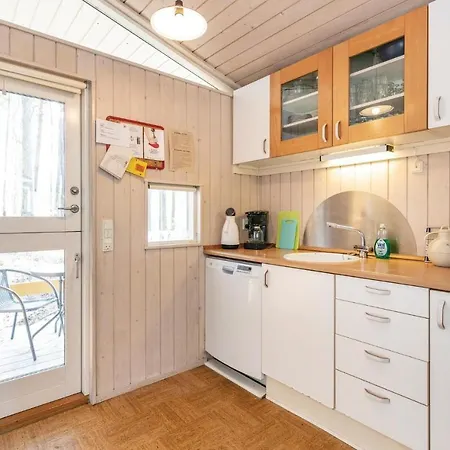 Awesome In Aakirkeby With Kitchen Vester Somarken