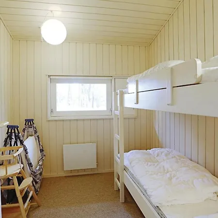 度假居 Awesome In Aakirkeby With Kitchen Vester Somarken