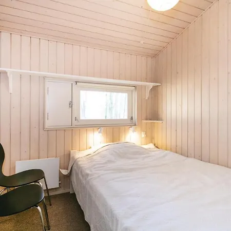 度假居 Awesome In Aakirkeby With Kitchen *